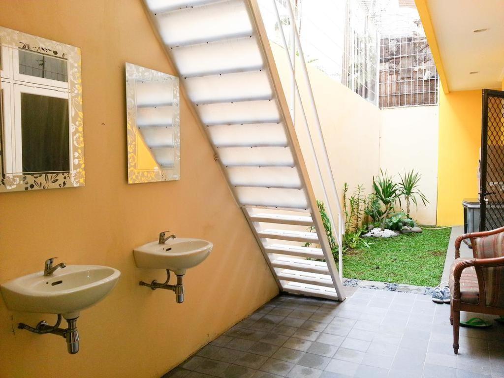 Cendana Mulia Hostel Bogor Kültér fotó