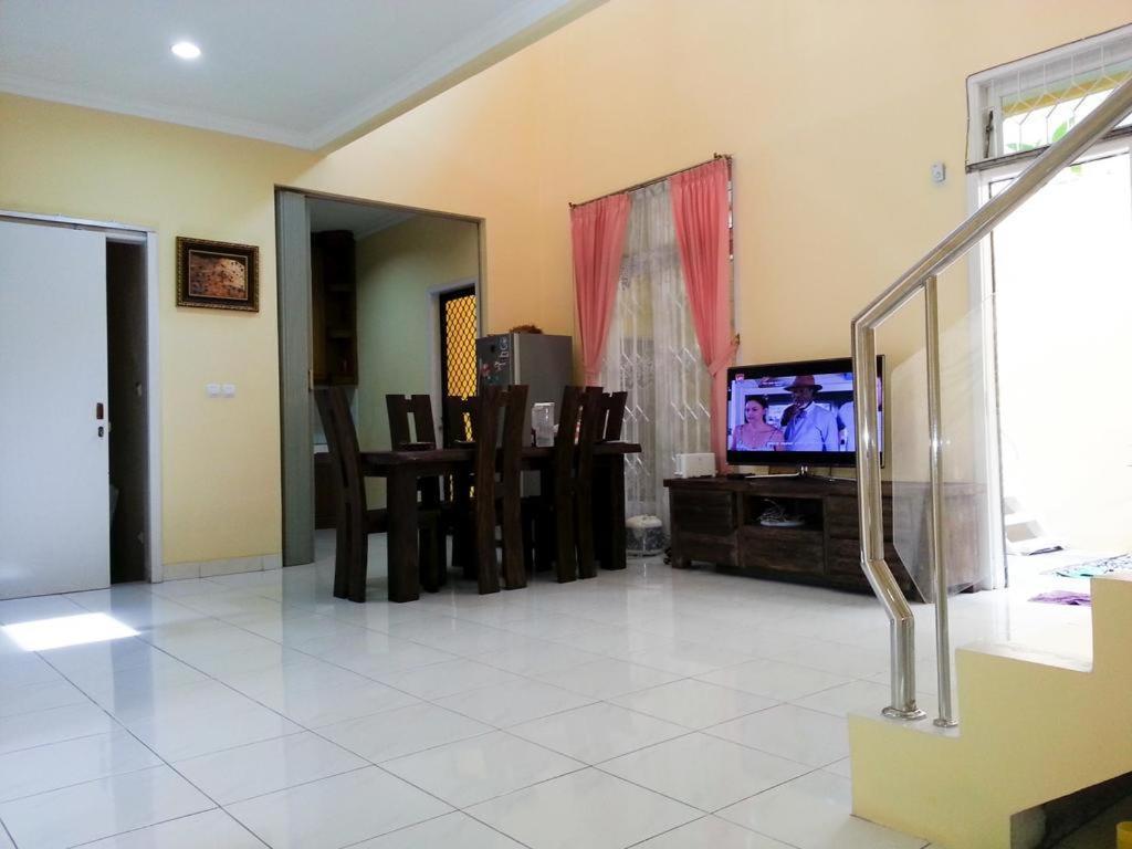 Cendana Mulia Hostel Bogor Kültér fotó