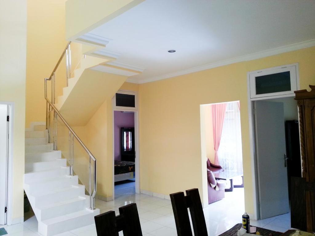 Cendana Mulia Hostel Bogor Kültér fotó